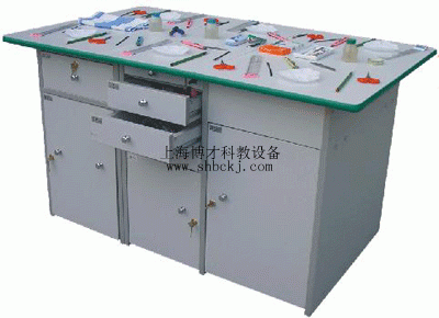 小學(xué)勞技教育綜合實(shí)踐室